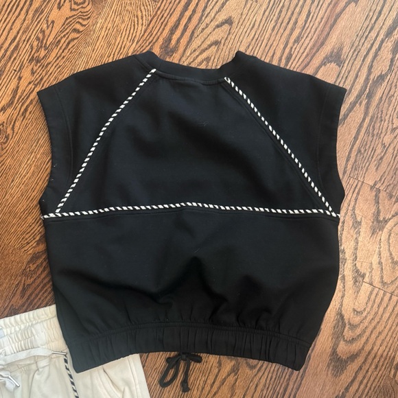 Elegant Black and White Women's Jogger Set, Cozy Set, Cropped Shirt/Joggers - Picture 9 of 9